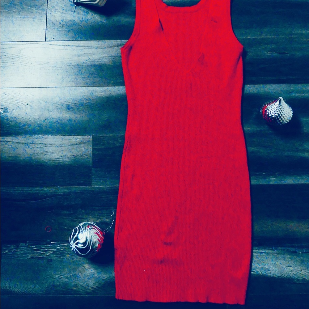 Red dress - Picture 5 of 7